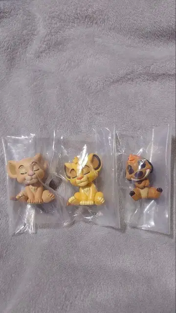 어깨 쿵 Fig. 라이온 킹 심바 나라 티몬
