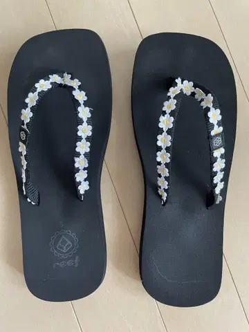 리프 비치 샌들