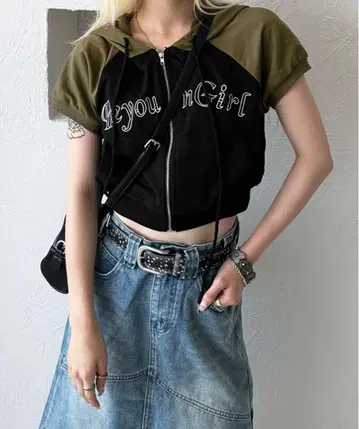 sedacle 숏 기장 지퍼 상의