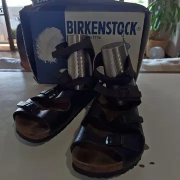 BIRKENSTOCK 블랙 샌들 Athen