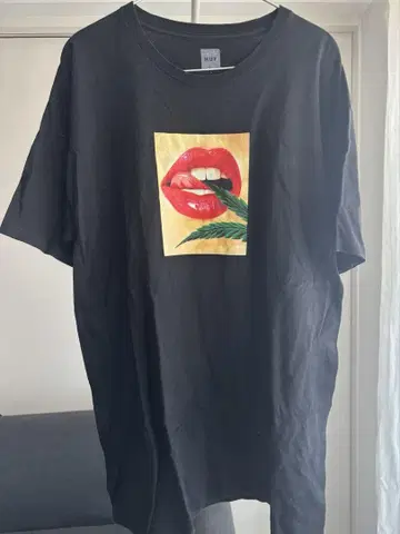 HUF WORLDWIDE 블랙 티셔츠