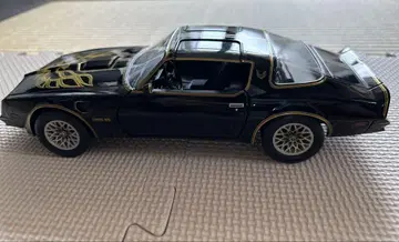 1977 PONTIAC FIREBIRD T/A의 1/18 스케일 모델