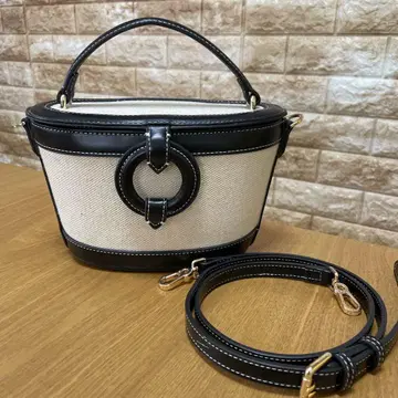 ZARA 베이지색과 검은색 원형 숄더백