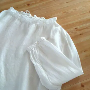 나츄카라 프릴 넥 리본 블라우스 린넨 100% 화이트