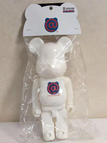 400% Bearbrick 화이트 2001년 제작