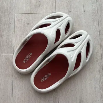 KEEN SHANTI 킨 샨티 샌들
