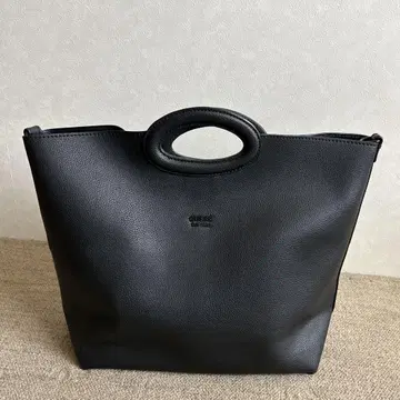 GUESS 게스 블랙 가죽 핸드백과 숄더백 세트