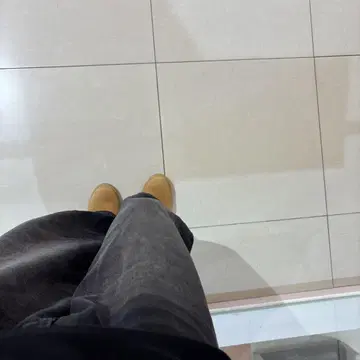 베이지 스웨이드 무스탕 부츠