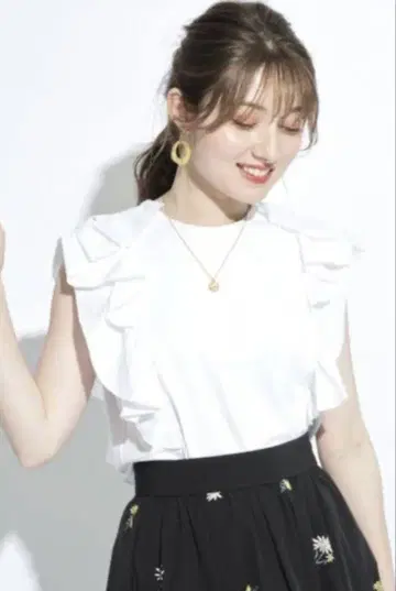 아푸와이저 리셰 프릴 숄더 티셔츠 택 포함 새상품