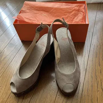 [ 미품 ] Castaner 카스타네르 웨지솔 샌들 24cm