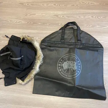 CANADA GOOSE 더스트백과 모자