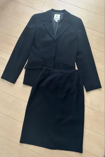 쿠미쿄쿠 블랙스커트 수트