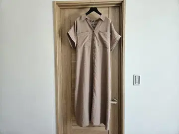NICE CLAUP 베이지 셔츠 원피스 반팔