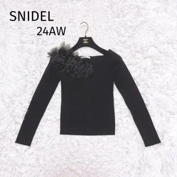 SNIDEL 플라워 모티브 니트 풀오버 상의 티셔츠 블랙