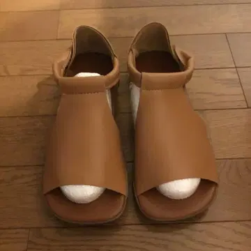 여름 샌들 브라운 계열 페탄코