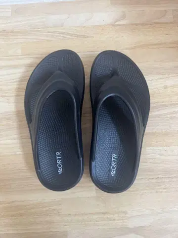 블랙 비치 샌들