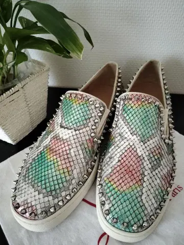 CHRISTIAN LOUBOUTIN 스터드 로우컷 실버 슬립온