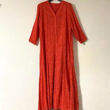 새상품급 현행 슬로브 이에나 자카드 V넥 절개 원피스 맥시 길이