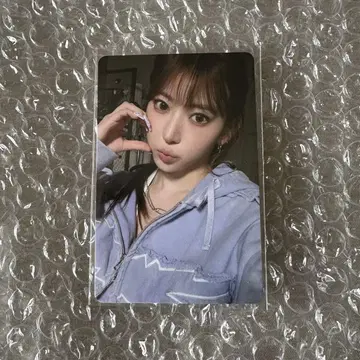 LE SSERAFIM DIFFERENT 사쿠라 트레이딩 카드 라키드로