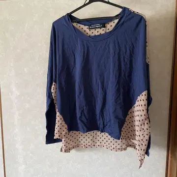 네이비 베이지 도트 무늬 긴팔 상의