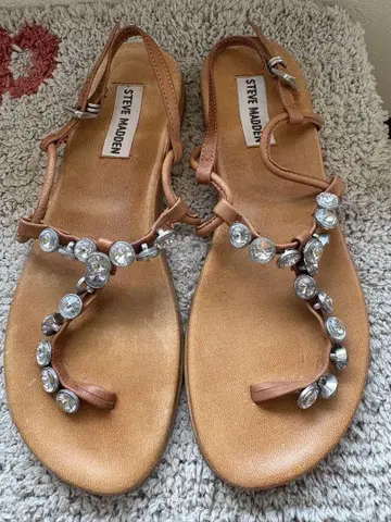 STEVE MADDEN 비쥬 장식 플립플랍 샌들