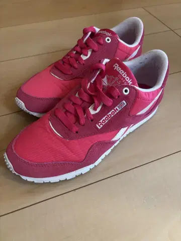 Reebok 클래식 스니커즈 핑크