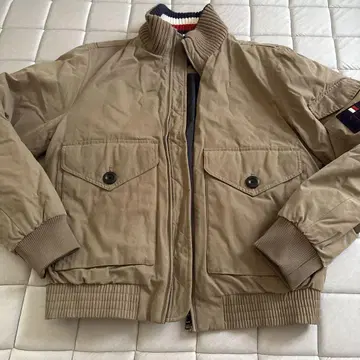 TOMMY HILFIGER 베이지 다운 자켓 42000엔 상품