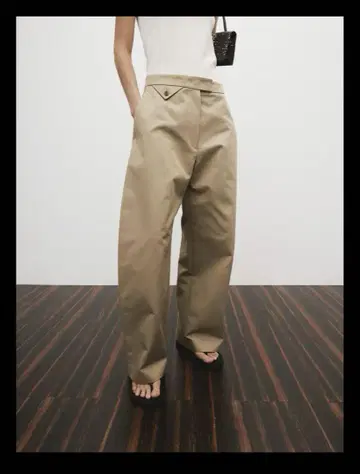 RECTO 렉토 HIGH-RISE CURVED LEGS PANTS