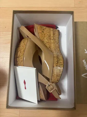 크리스찬 루부탱 베이지 샌들