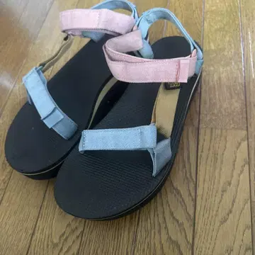 Teva 스포츠 샌들 파랑과 핑크