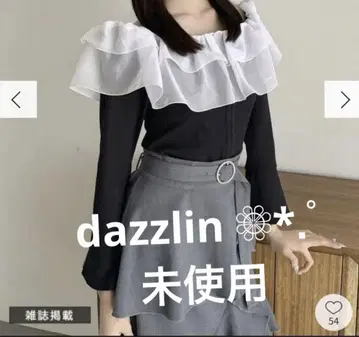 dazzlin 숄더 프릴 컷 상의