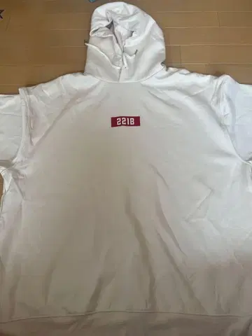 사에구사 아키나 어패럴 콜라보 후드티