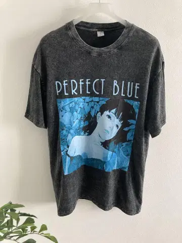 퍼펙트 블루 빈티지 디자인 티셔츠 PERFECT BLUE