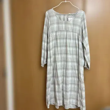 체크 무늬 긴팔 원피스