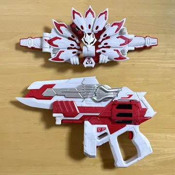 BANDAI 부스트 마크IX 레이즈 버클 & 기츠 버스터QB9