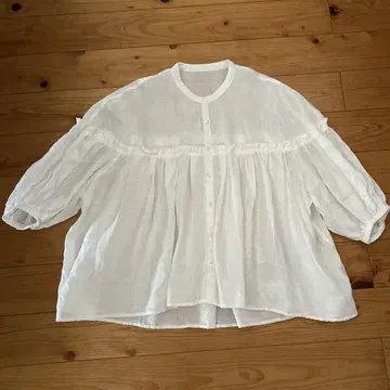 UNIVERSAL TISSU 프렌치 린넨 밴드 카라 블라우스