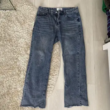 데미지 부츠컷 데님