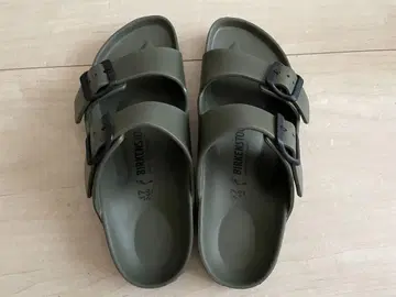 BIRKENSTOCK 카키 애리조나 EVA 샌들