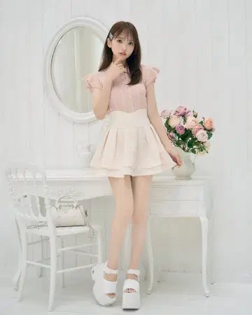 슬림 레그를 연출하는 스커트 M 아이보리 미셸 마카롱