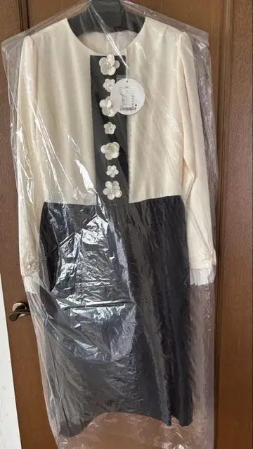 택 포함 새상품 미사용 체스티 원피스 1