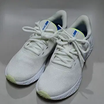 나이키* W 레볼루션 BQ3207-110 235 브랜드 중고거래 플랫폼, 번개장터