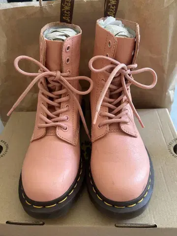 Dr. Martens 핑크 워크 부츠