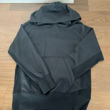 띠어리 후드티