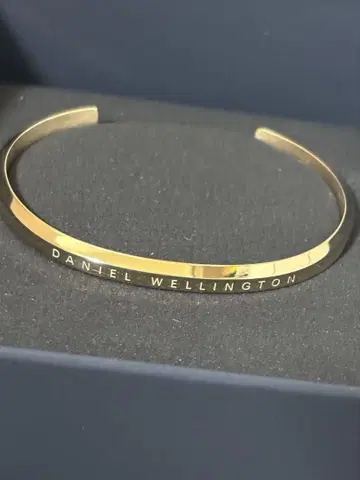 DANIEL WELLINGTON 골드 뱅글