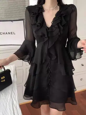 프릴이 달린 블랙 쉬폰 드레스 사이즈 M