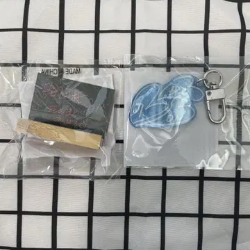 TREASURE 지훈 칠판 라메 아크릴 키링 POPUP