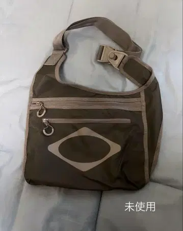"미사용" MSCHF LIGHT WEIGHT FLAT CROSS BAG