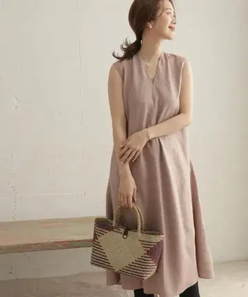 새상품급 정가 1.1만 베이지 린넨 도어즈 린넨 V넥 슬리브리스 원피스
