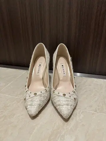 DIANA 아이보리 스틸레토 하이힐