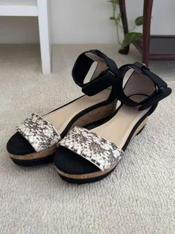 JIMMY CHOO 지미추 웨지솔 샌들